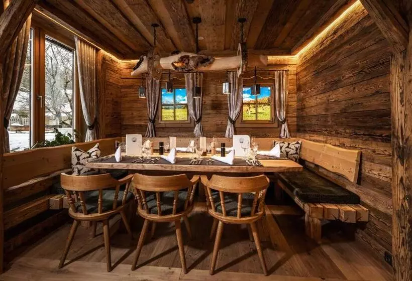 Alm  & Wellnesshotel Alpenhof