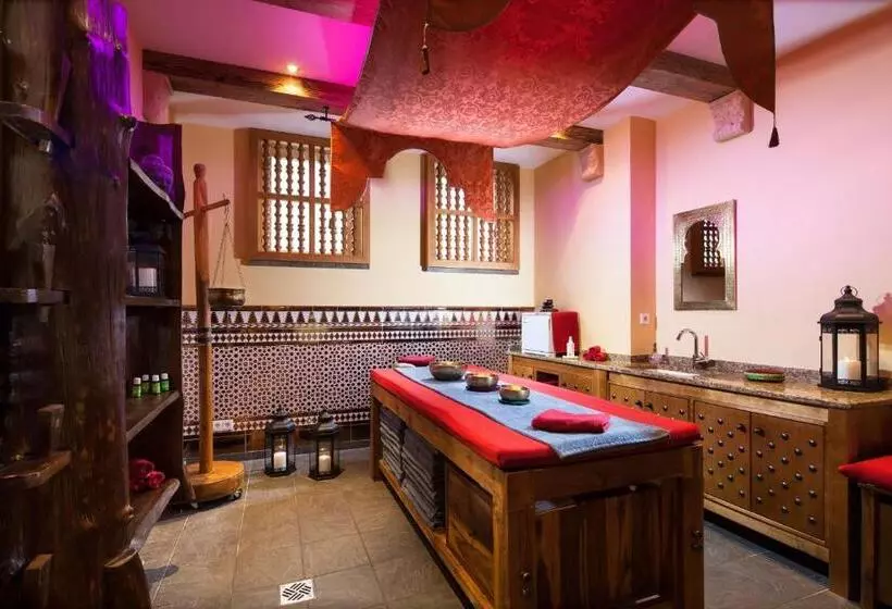 Alm  & Wellnesshotel Alpenhof