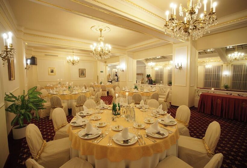 هتل Ambassador Zlata Husa