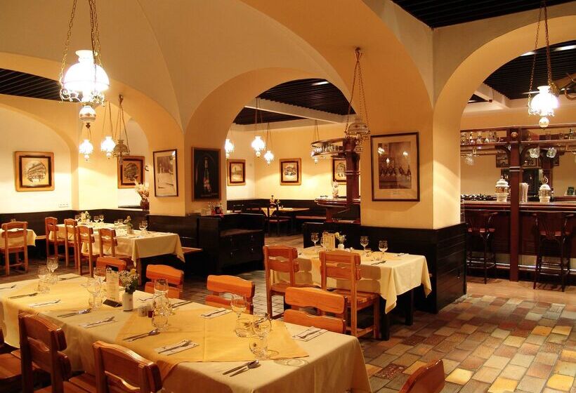 هتل Ambassador Zlata Husa