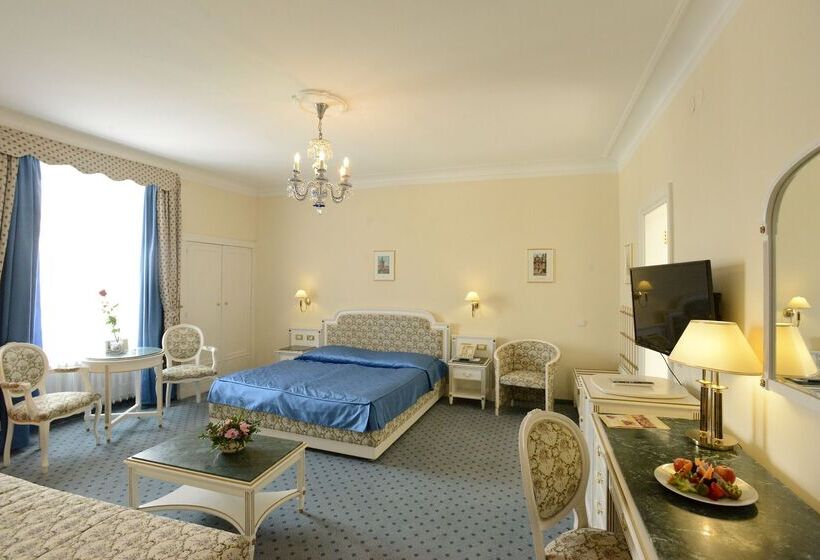 هتل Ambassador Zlata Husa