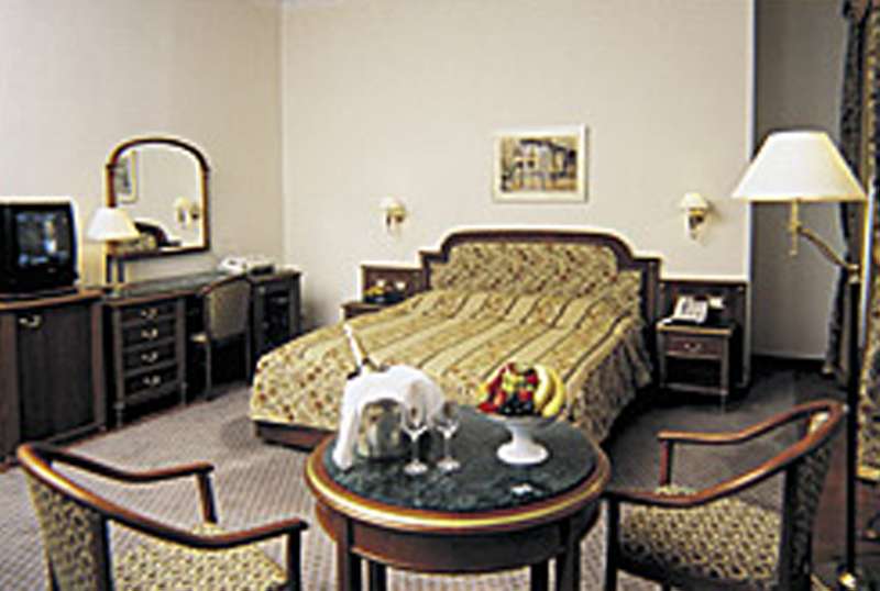 هتل Ambassador Zlata Husa