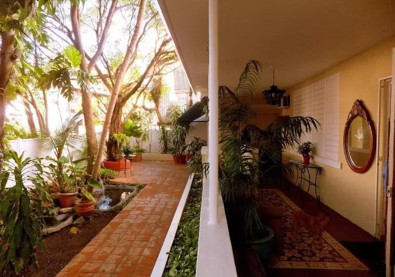 هتل Casa Del Caribe Inn