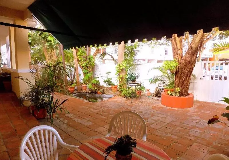 هتل Casa Del Caribe Inn