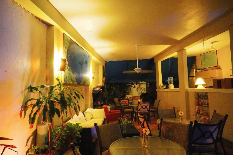 هتل Casa Del Caribe Inn