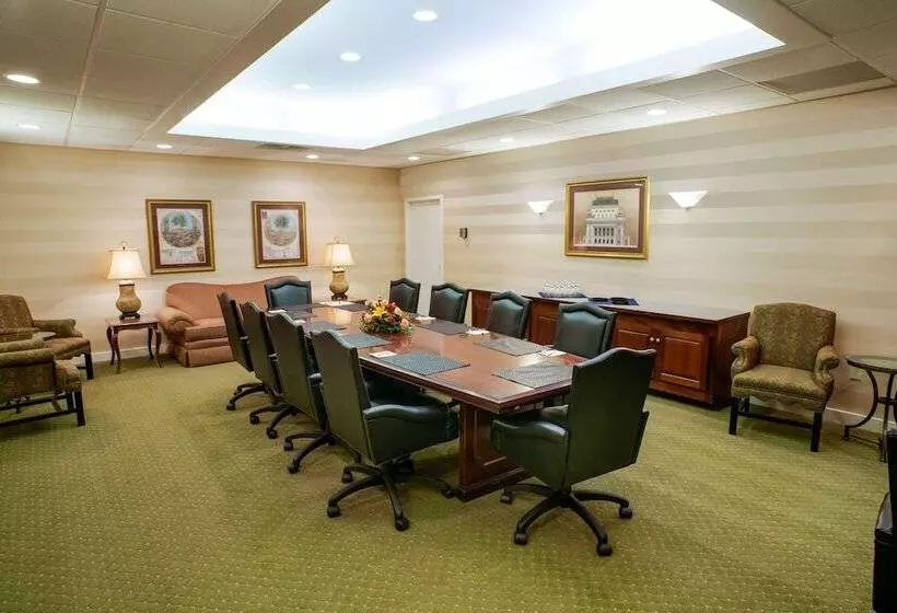 Clarion Hotel & Suites Convention Center Fredericksburg