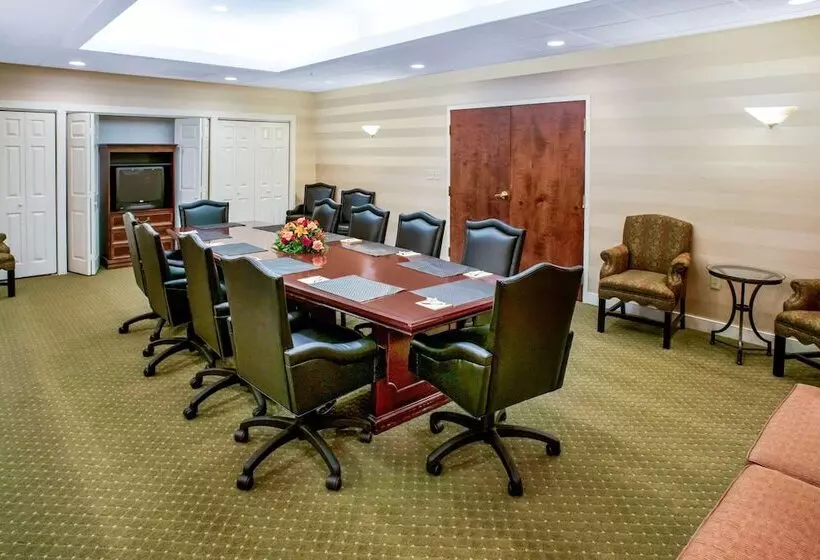 Clarion Hotel & Suites Convention Center Fredericksburg