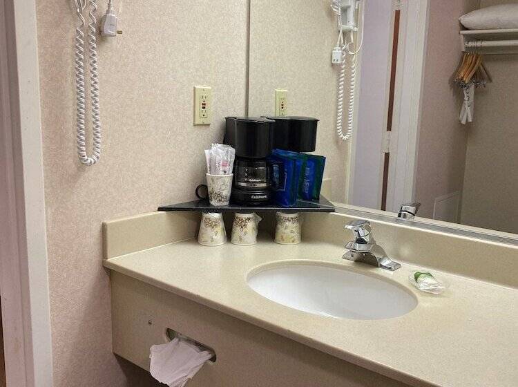 Clarion Hotel & Suites Convention Center Fredericksburg