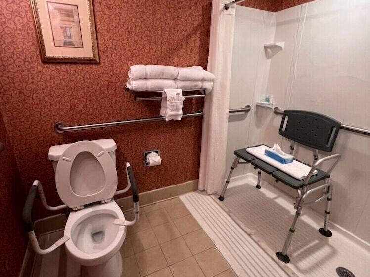 Clarion Hotel & Suites Convention Center Fredericksburg