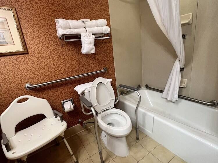 Clarion Hotel & Suites Convention Center Fredericksburg