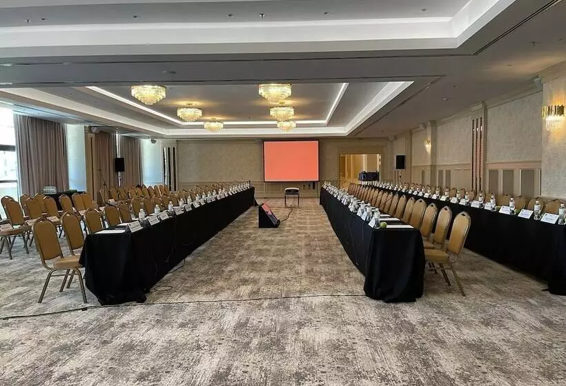 Отель Astoria Grand