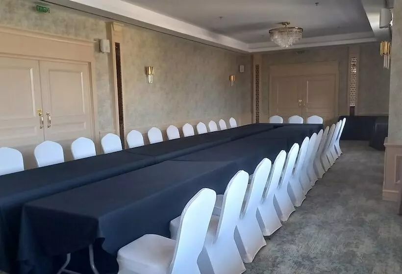 Отель Astoria Grand