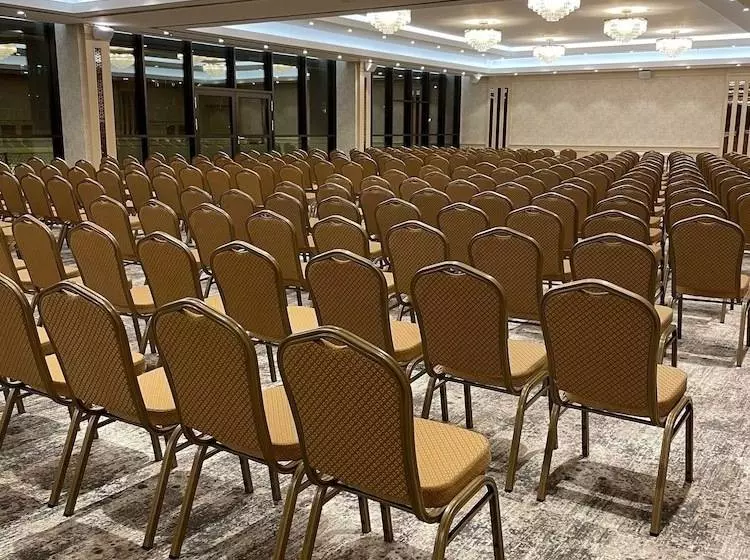 Отель Astoria Grand