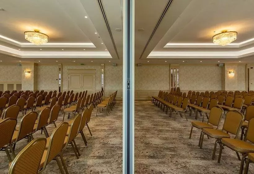 Отель Astoria Grand