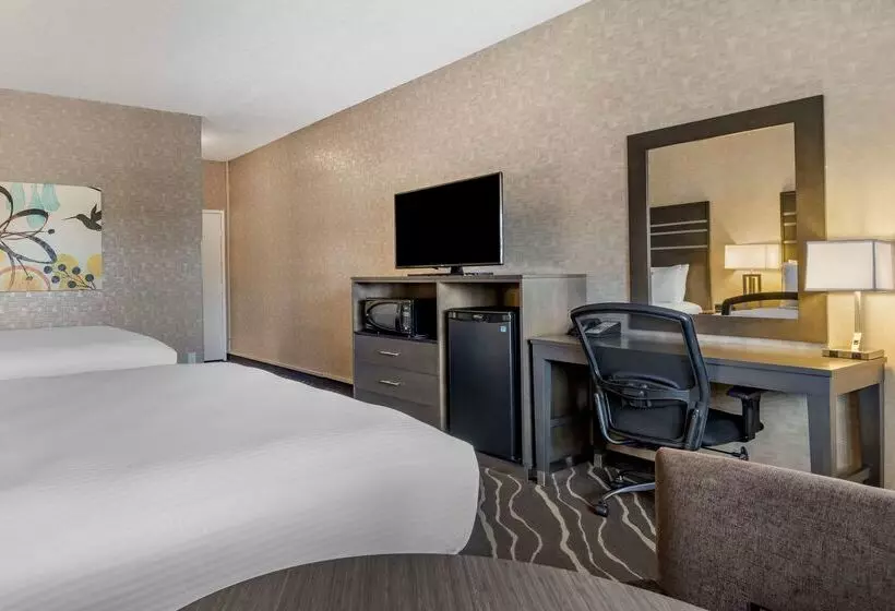 هتل Best Western Plus Park Place Inn Mini Suites