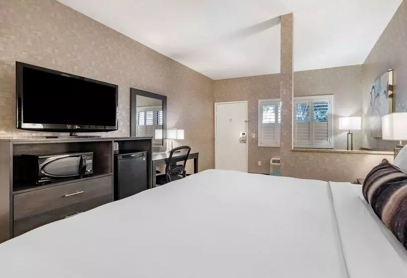 هتل Best Western Plus Park Place Inn Mini Suites