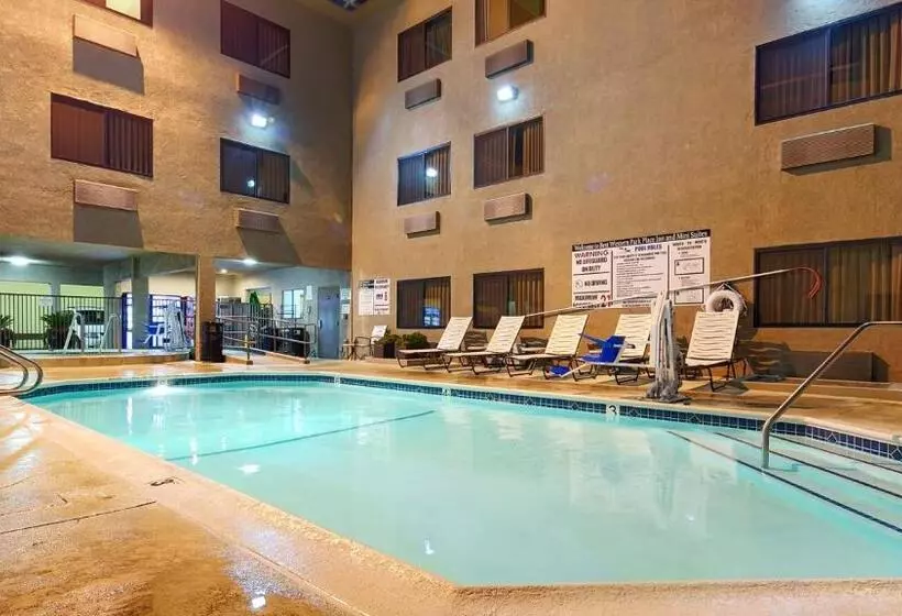هتل Best Western Plus Park Place Inn Mini Suites