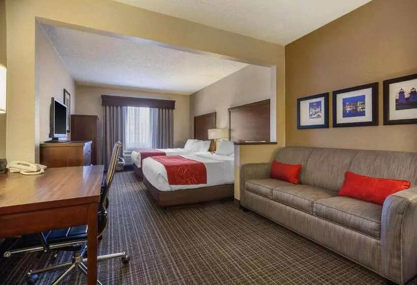 Отель Comfort Suites