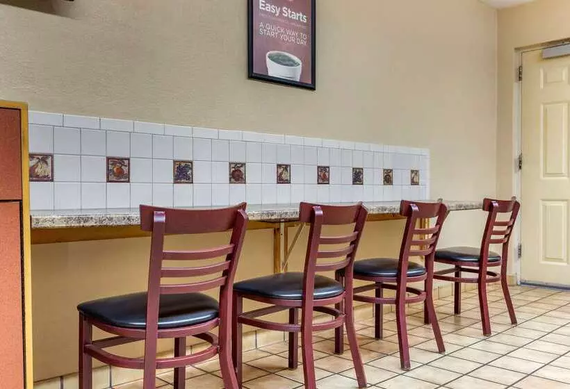هتل Econo Lodge