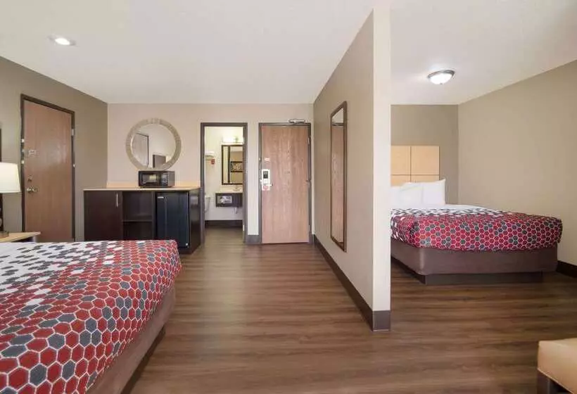 Отель Econo Lodge  Grand Forks