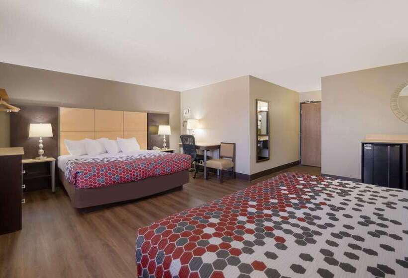 فندق Econo Lodge Grand Forks