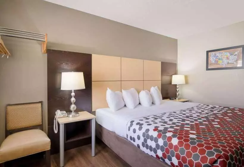 Отель Econo Lodge  Grand Forks