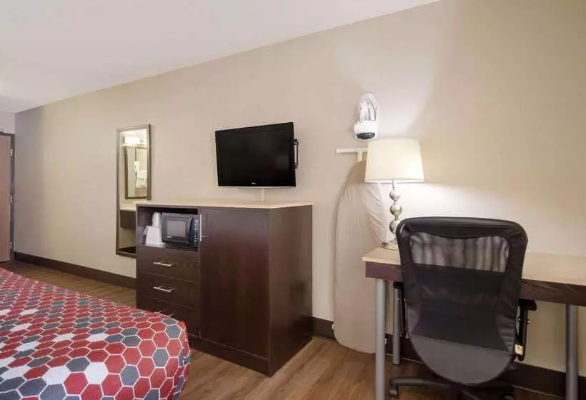 Отель Econo Lodge  Grand Forks