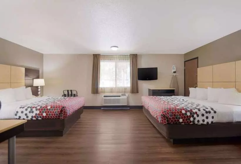 Отель Econo Lodge  Grand Forks