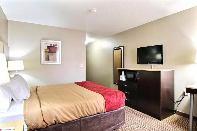 Отель Econo Lodge  Grand Forks