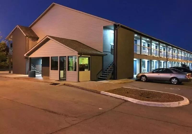 酒店 Econo Lodge Inn & Suites