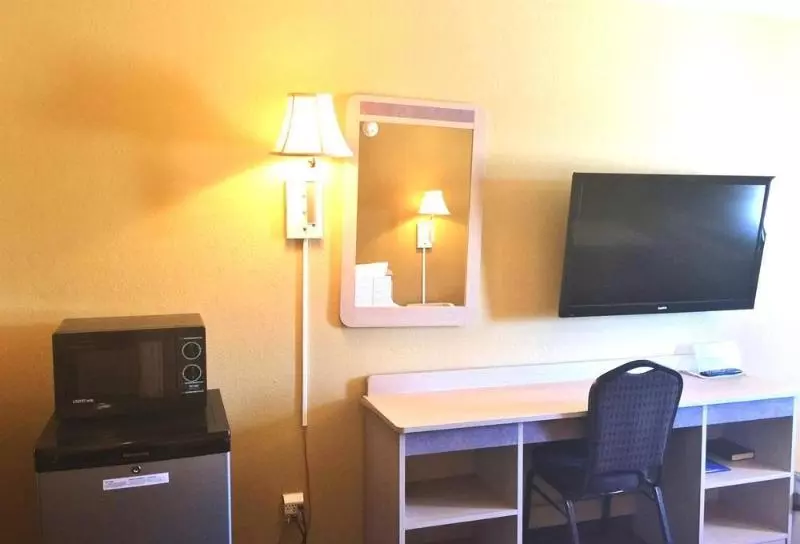 酒店 Econo Lodge Inn & Suites