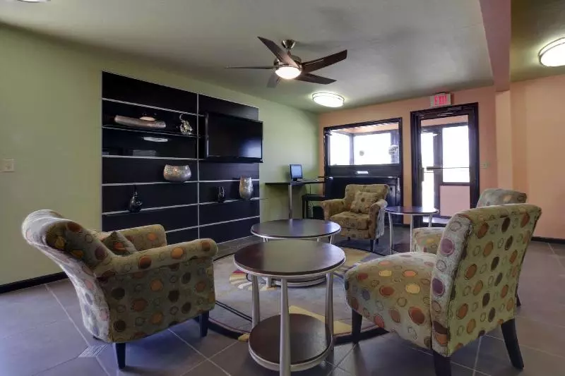 酒店 Econo Lodge Inn & Suites