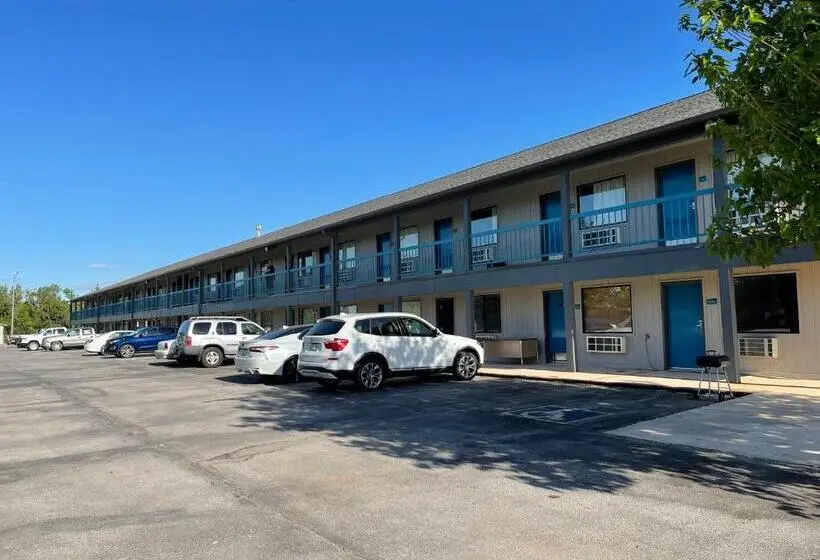 ホテル Econo Lodge Inn & Suites