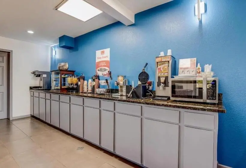 ホテル Econo Lodge Inn & Suites