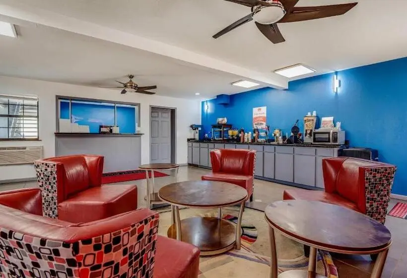 ホテル Econo Lodge Inn & Suites