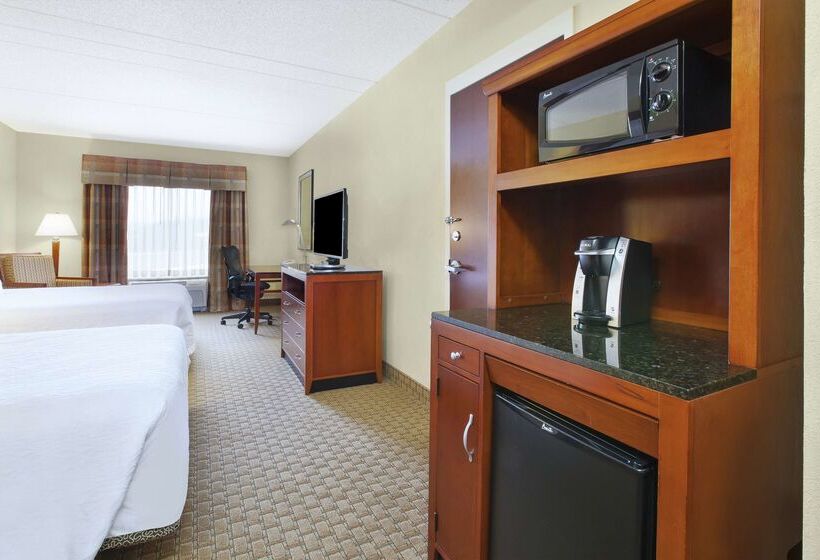 هتل Hilton Garden Inn Clarksburg Bridgeport