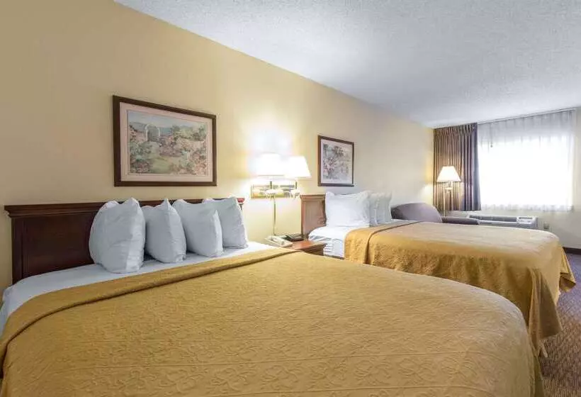 בית מלון כפרי Quality Inn