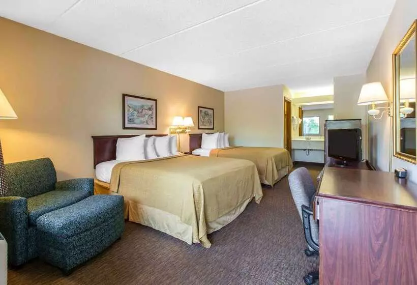 בית מלון כפרי Quality Inn