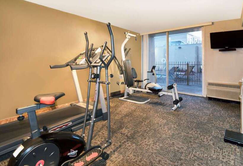 هتل Ramada By Wyndham Austin South