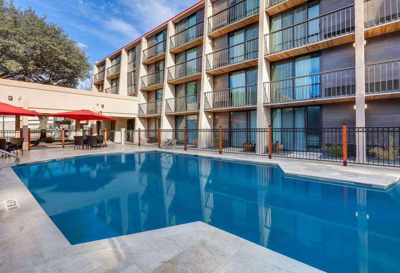 هتل Ramada By Wyndham Austin South