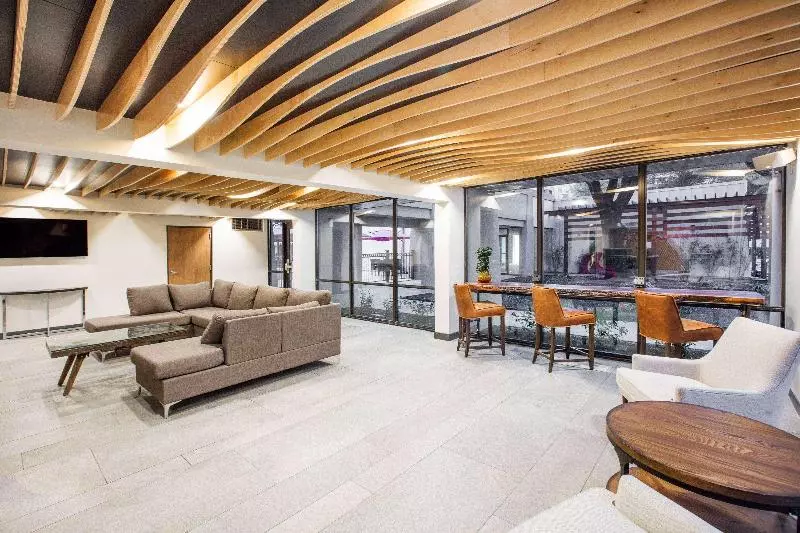 בית מלון כפרי Ramada By Wyndham Austin South