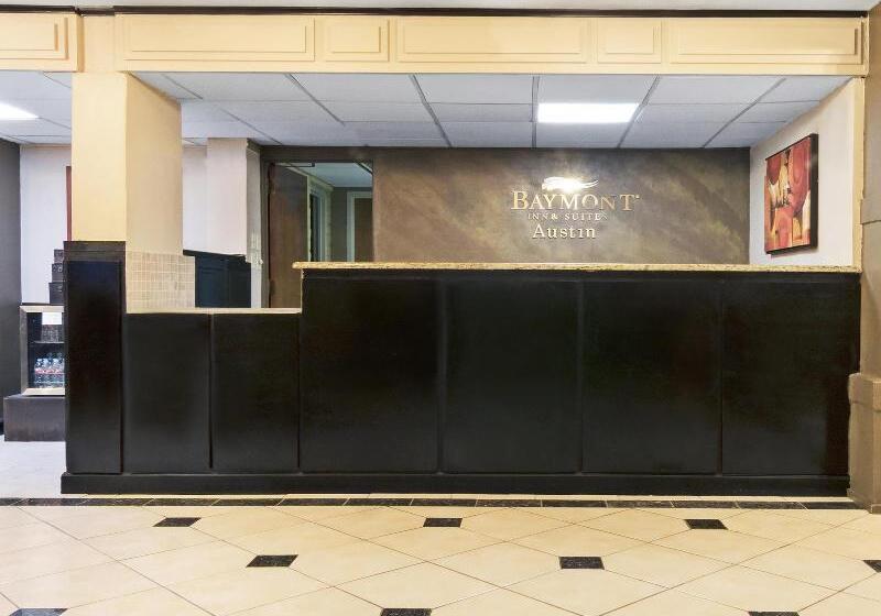 هتل Ramada By Wyndham Austin South