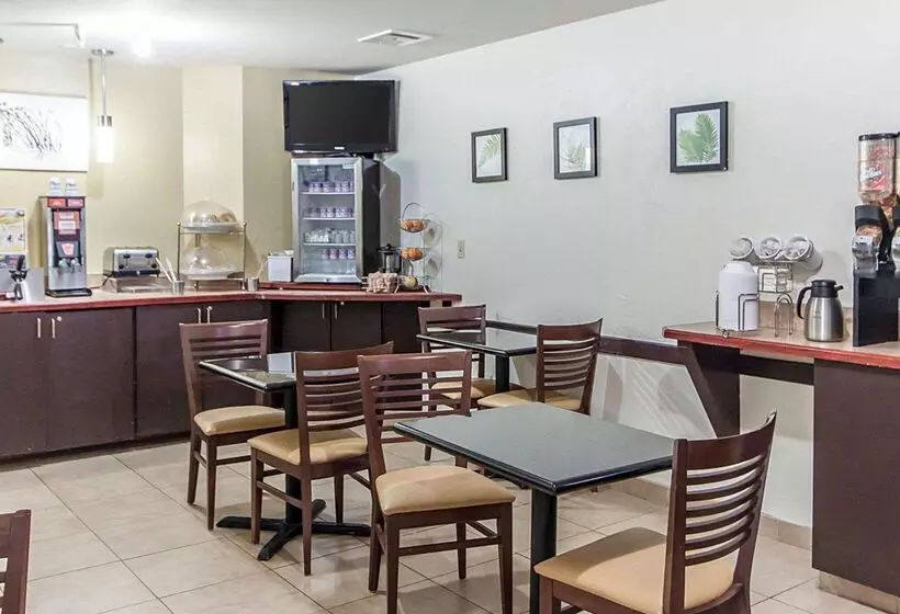 Отель Rodeway Inn Airport