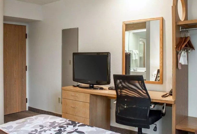 Отель Rodeway Inn Airport