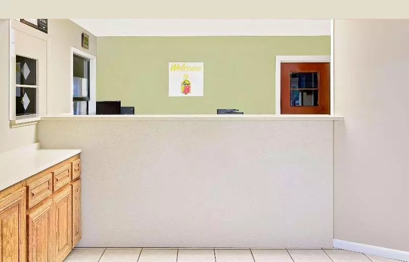 مُتل Super 8 By Wyndham Laurel