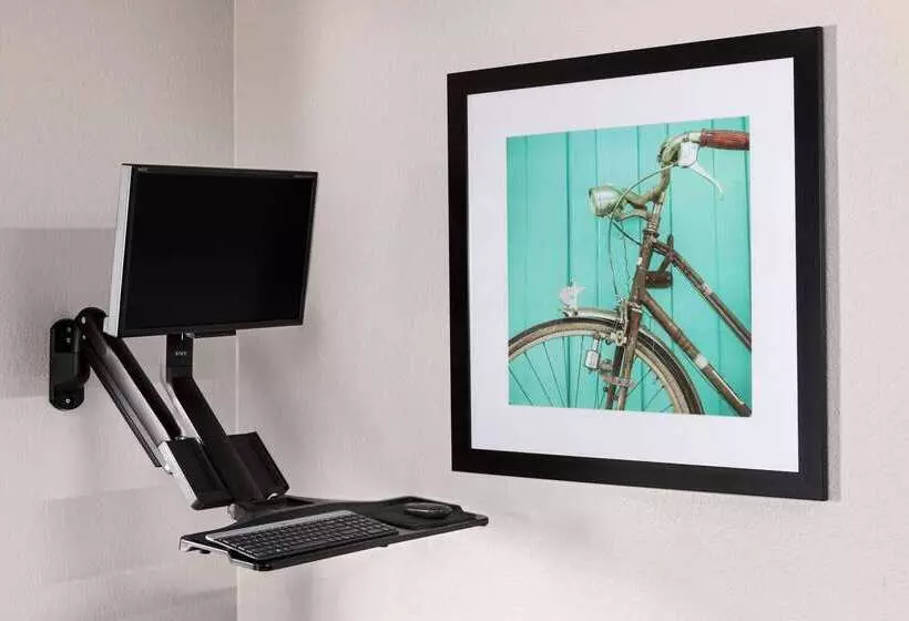 هتل Baymont By Wyndham Waterloo