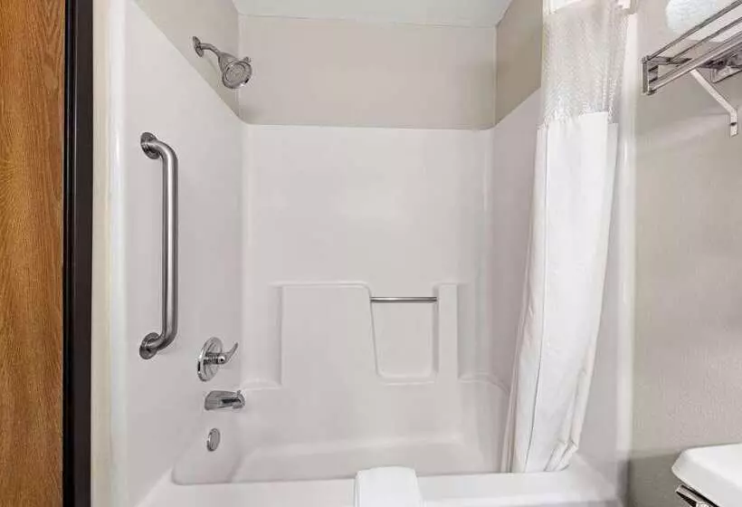 هتل Baymont By Wyndham Waterloo