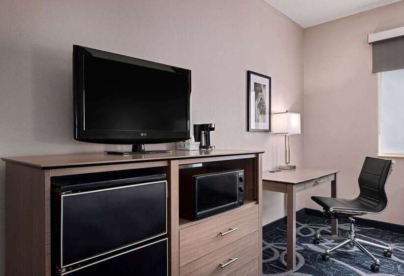 Hotel Baymont By Wyndham Waterloo