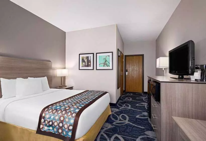 هتل Baymont By Wyndham Waterloo