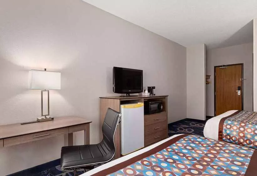 هتل Baymont By Wyndham Waterloo